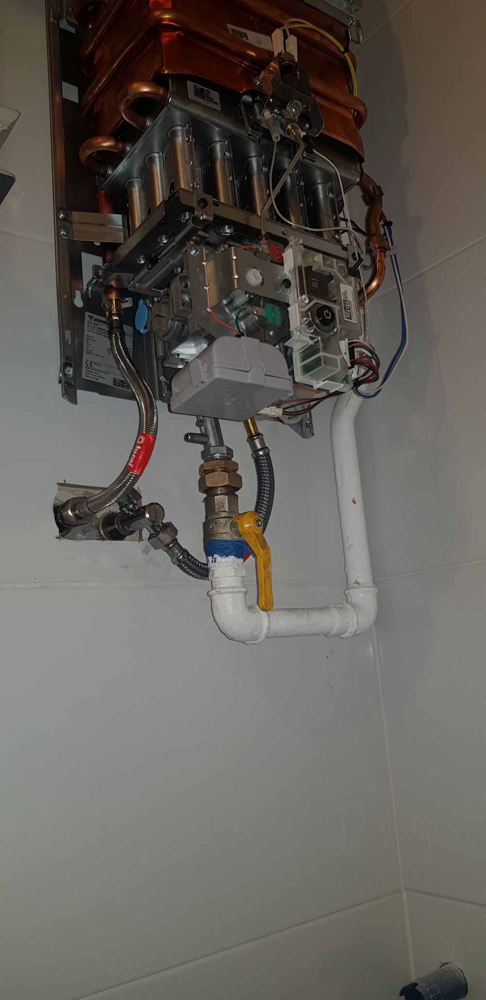 montaz kotla bosch GC2300IW 02